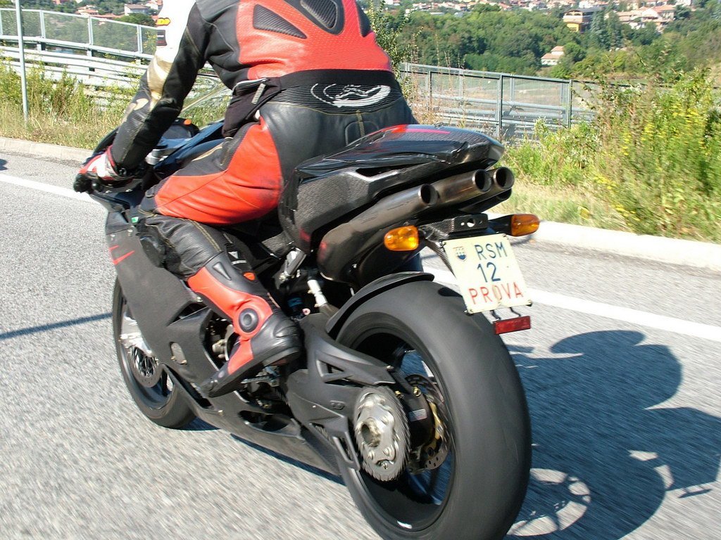 La nueva y exclusiva MV Agusta F4 100 ya rueda por las carreteras de Varese