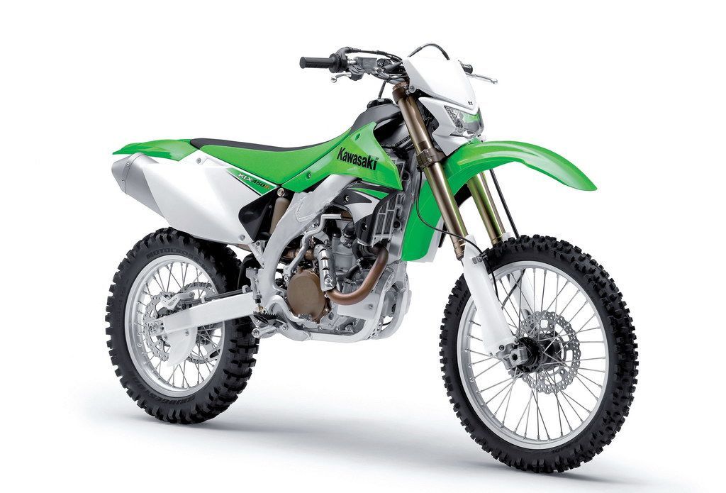 La nueva Kawasaki KLX450R se presenta más ligera, rápida y potente