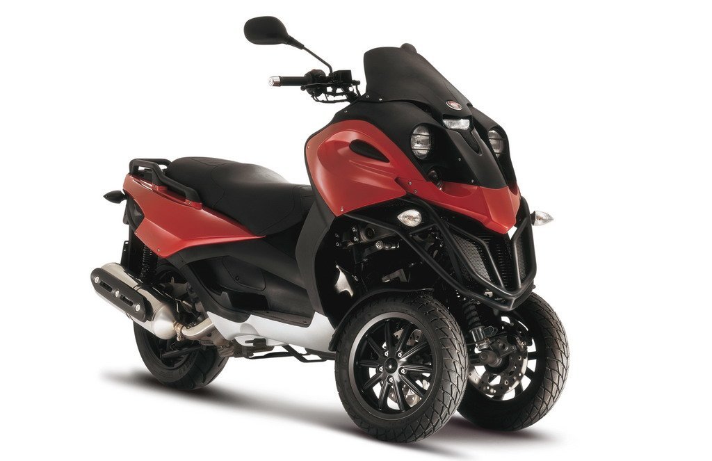 Gilera Fuoco 500ie, espíritu deportivo sobre tres ruedas