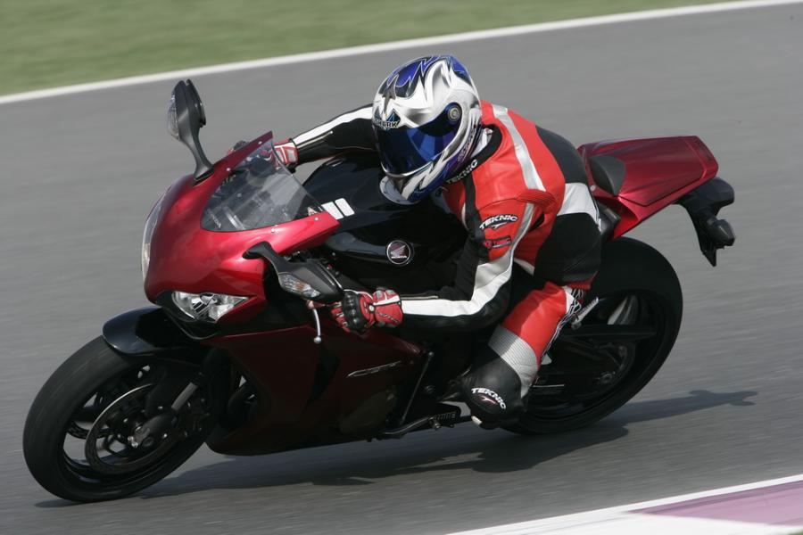 Probamos la nueva Honda CBR1000 RR Fireblade ’08