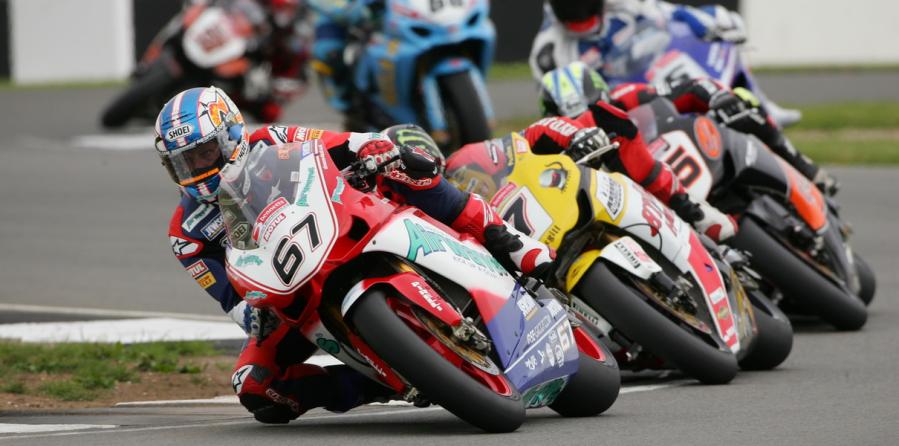 Doblete de Shane Byrne y la 1098R de Airwaves Ducati