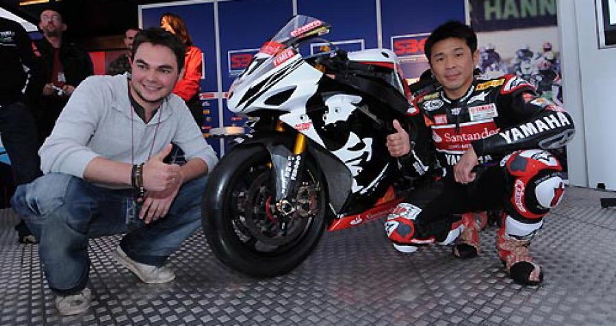 Yamaha y Alpinestars donan a Riders for Health el mono que Haga lució en Donington Park