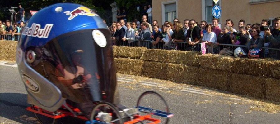 ¡Esto sí es un casco XXL! Suomy participó en la Red Bull Soap Race Box