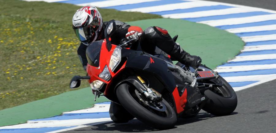 Probamos la Aprilia RSV4 2009 en el circuito de Jerez