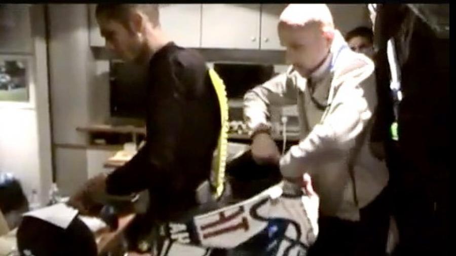 Video · Los técnicos de Dainese explican las peculiaridades del nuevo mono con airbag a Valentino Rossi