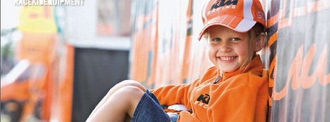 KTM incluye ropa infantil en su colección Power Wear