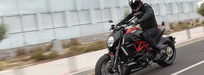 Ducati presenta la Diavel en el teatro Carcano de Milán