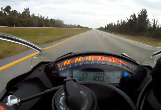 Velocidad máxima con una Kawa ZX-10R 2011
