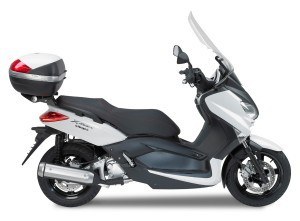 equipa-tu-yamaha-x-max-nuevos-accesorios-givi-12965030412.jpg