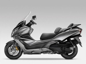 honda-comienza-comercializar-sw-t600-precio-8-599-euros-12962360441.jpg