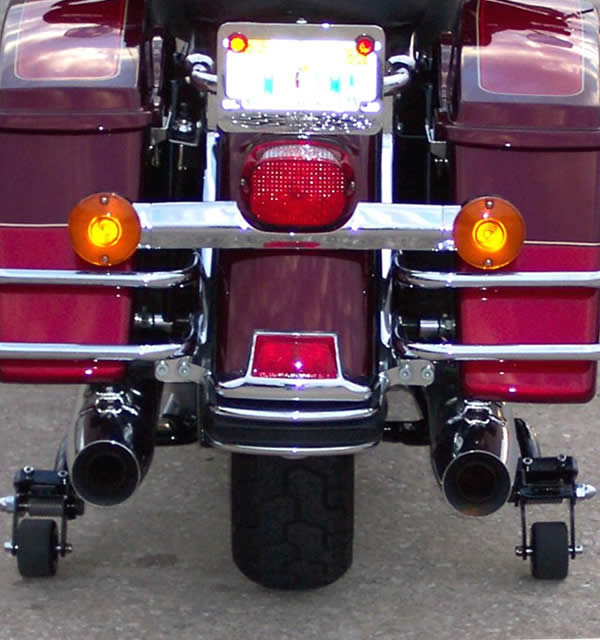 ¿Pondrías dos ruedecitas traseras a tu moto?