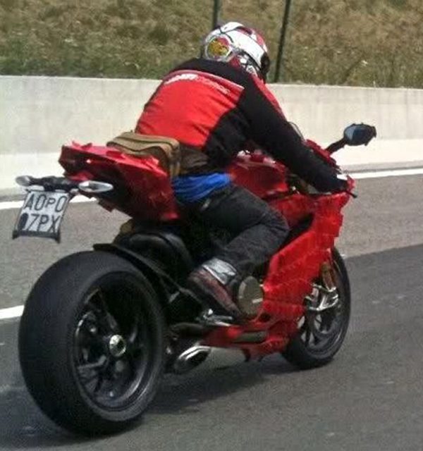 Cazada de nuevo la Ducati 1199