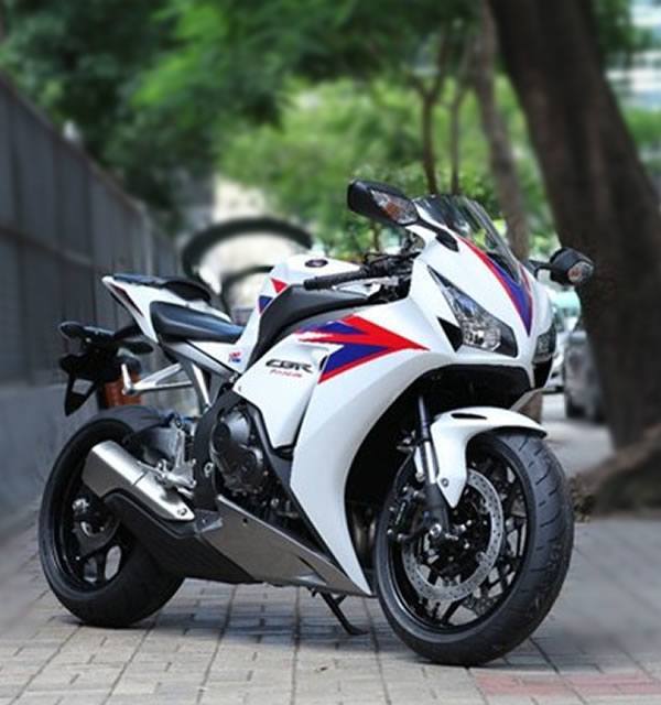 Filtradas las fotos de la Honda Fireblade 2012, con video