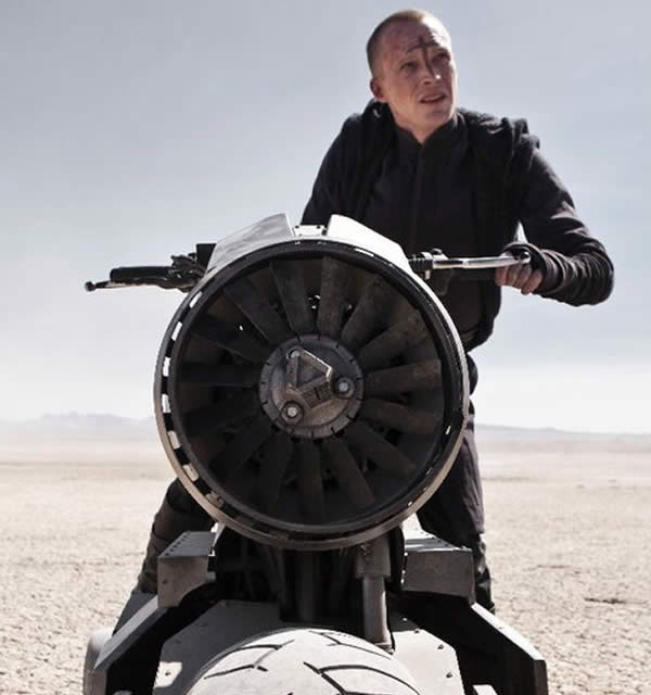 ¿Sabías que la moto de Priest es una Suzuki Gladius tuneada?