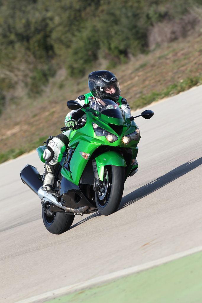 Kawasaki ZZR 1400 2012 · Test Circuito de Nardò