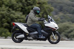 Aprilia SRV850 vista lateral