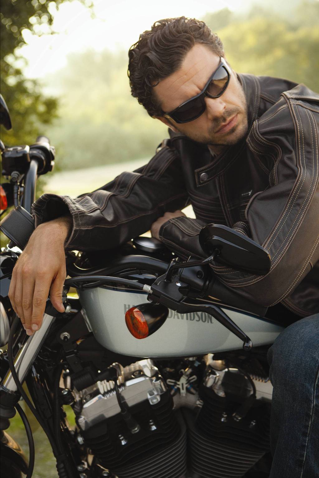 ▷▷ El de Harley-Davidson, través de sus gafas de sol