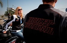 Llega el calor… y las nuevas chaquetas de piel perforada de Harley-Davidson