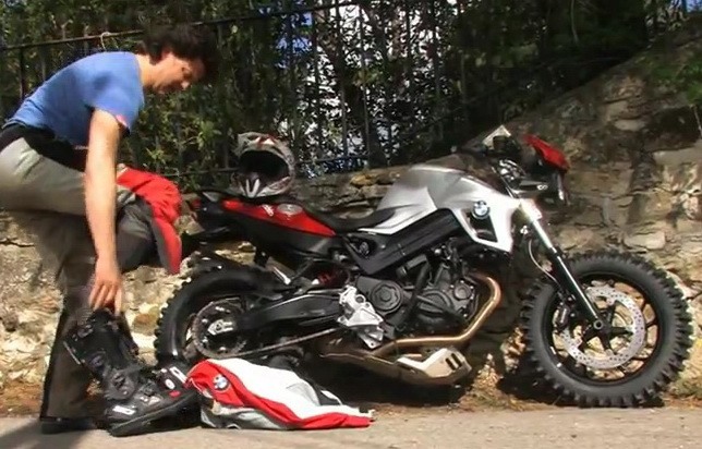 Los chicos de Moto Journal prueban la BMW F 800 R en el GS Trophy