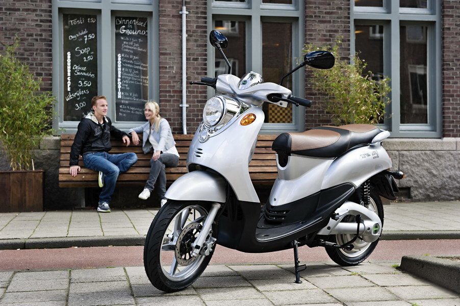 Nimoto, el scooter eléctrico holandés, llega a España de la mano de Nimoto Ibérica