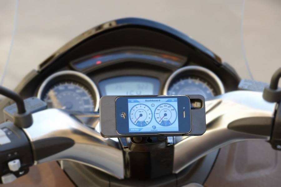 El iPhone se convierte en el gran aliado del Piaggio X10 gracias a la Piaggio Multimedia Platform