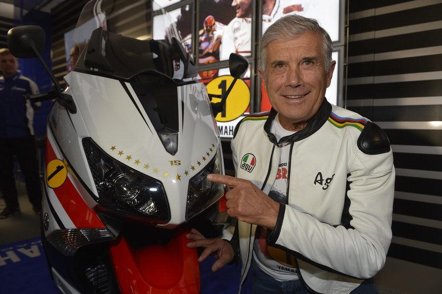 Sostener Doblez completamente ▷▷ Yamaha TMAX 530 “AGO”, el regalo de Yamaha a Giacomo Agostini por su 70  cumpleaños