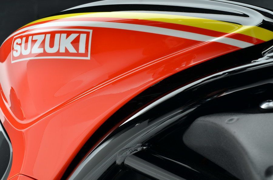 Suzuki UK lanza una SFV650 Gladius ‘retro’ inspirada en la RG500 de Barry Sheene