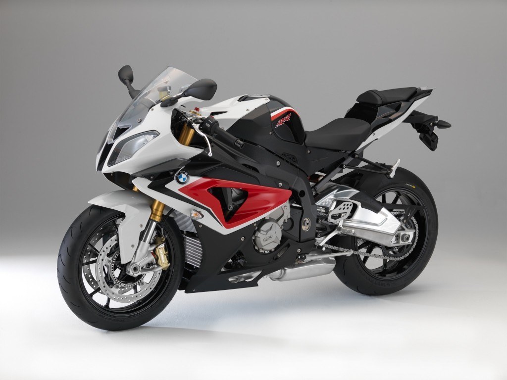 2014-bmw-s1000rr-changes-colors_1