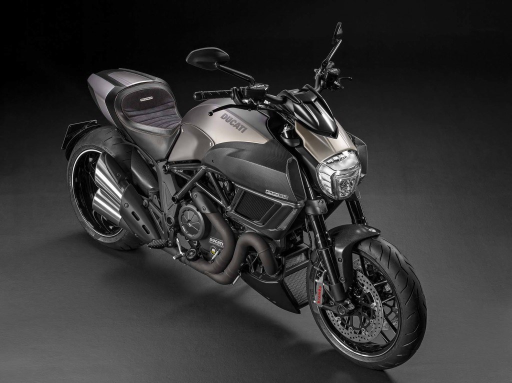 2015-Ducati-Diavel-Titanium-EICMA-06