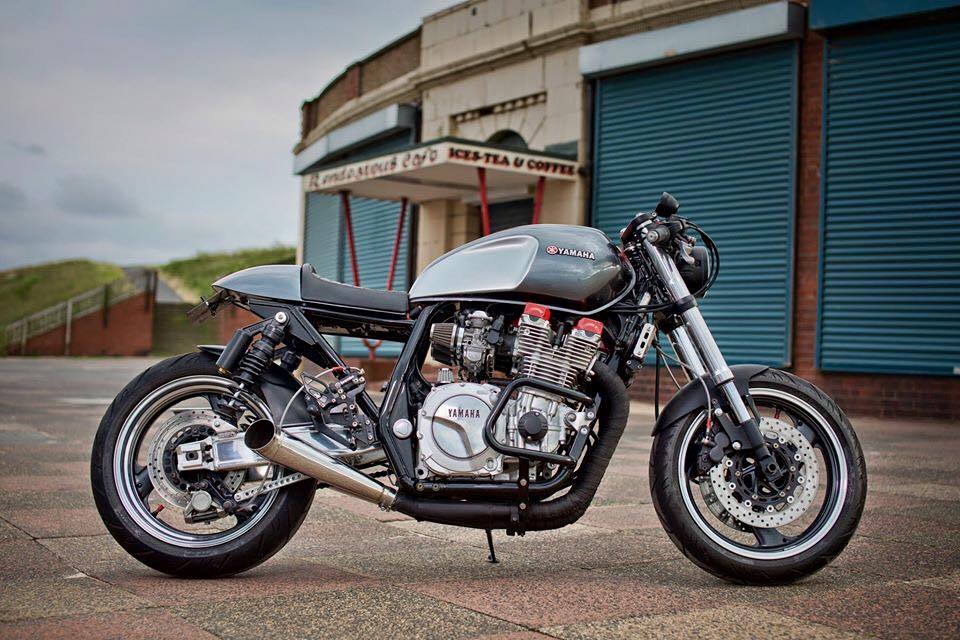 Poderosa y deportiva Yamaha XJR 1300 de Old Skool Customs