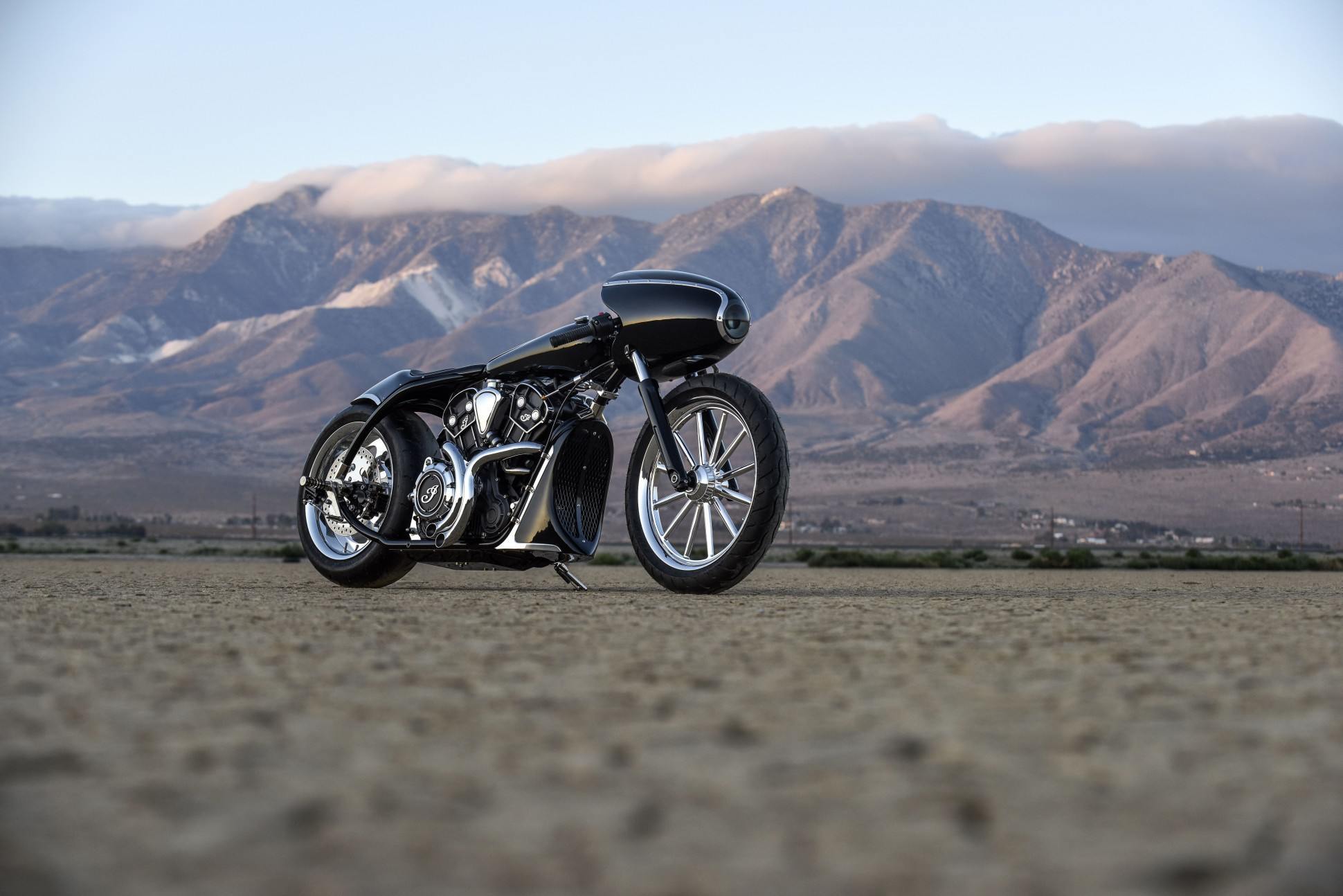 Nueva Indian Scout Black Bullet para las salinas de Bonneville