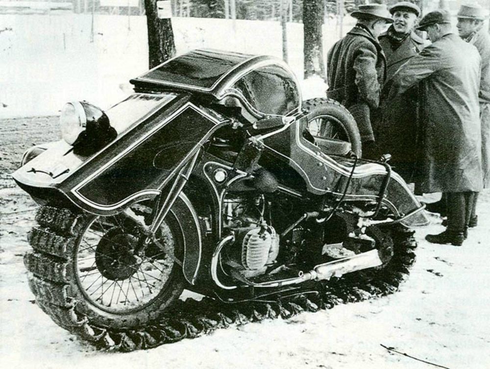 BMW moto nieve
