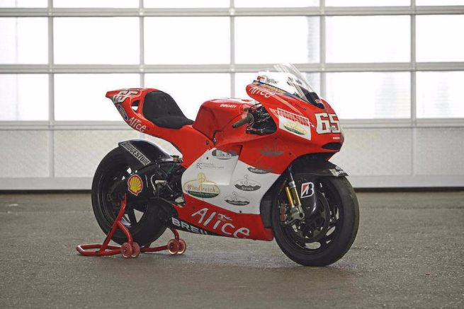 ducati-desmosedici-gp6-capirossi-00