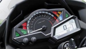 kawasaki-ninja-300-2017-7-700x466