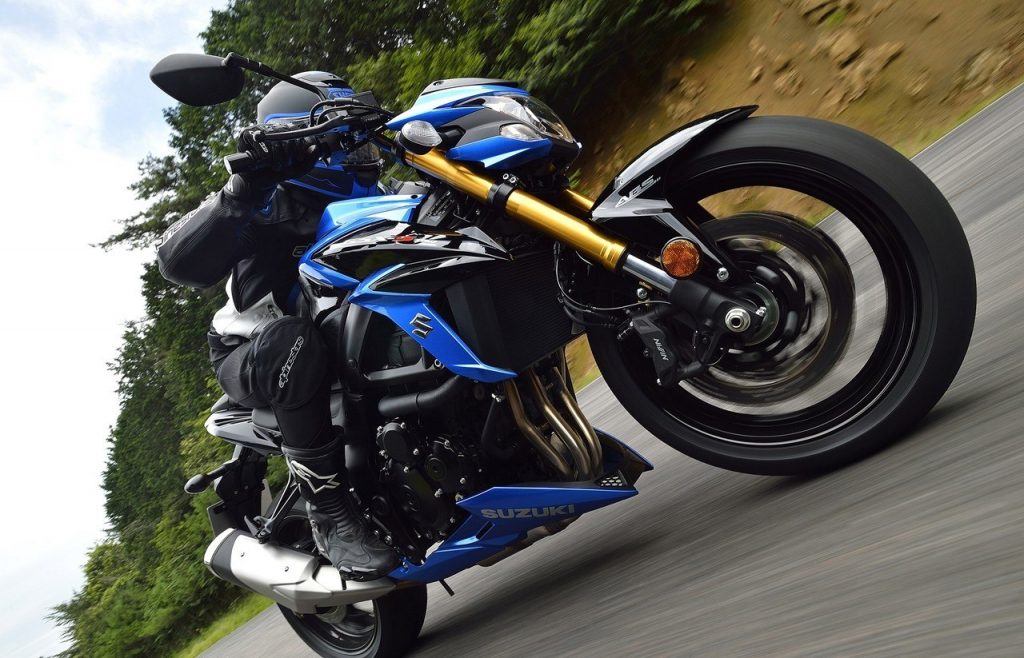 Suzuki naked 750 cc