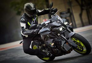 Yamaha MT-10 2017 rodando