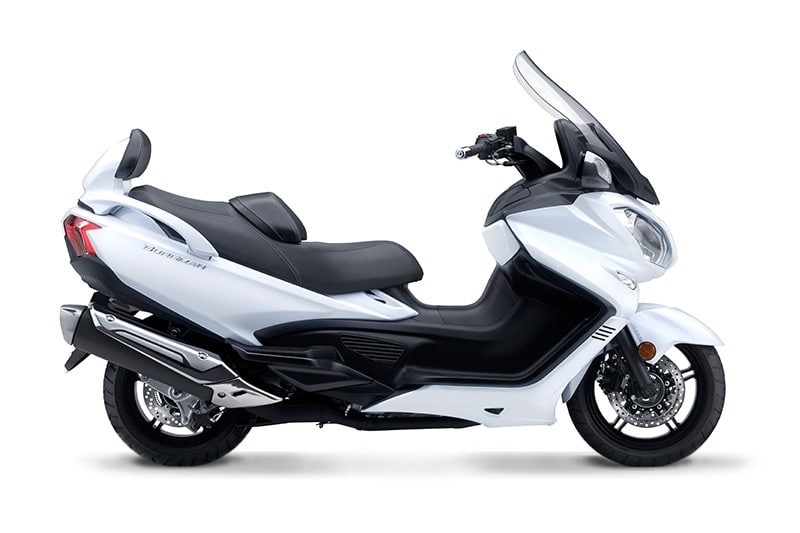 Suzuki Burgman 650 Executive 2017, potencia, comodidad y prestaciones de lujo.